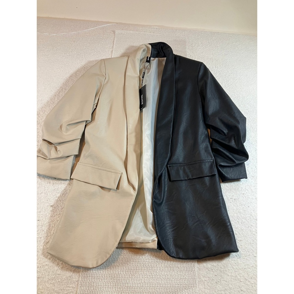 Venti6 Two-Tone Faux Leather Blazer Black Cream Colorblock Ruched Sleeve Small‎
